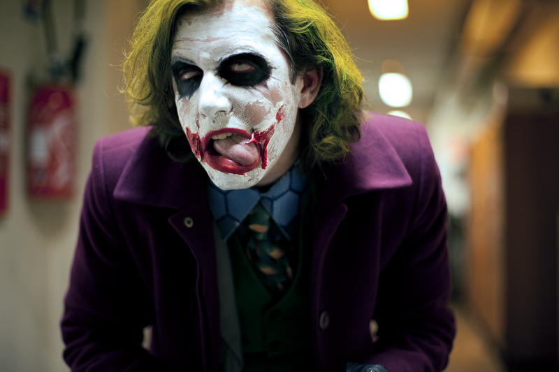 Joker_cosplay_enieme_14_by_Lucius_Ferguson.jpg