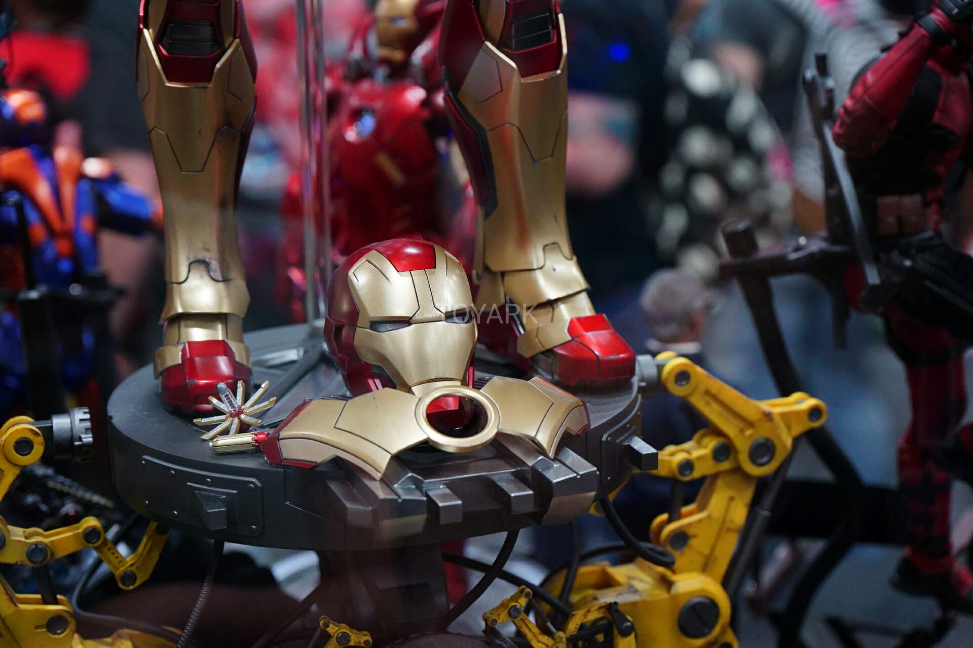 SDCC-2016-Hot-Toys-Marvel-Iron-Man-005.jpg