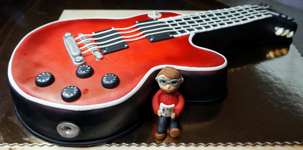 guitar-birthday-cake-london.jpg