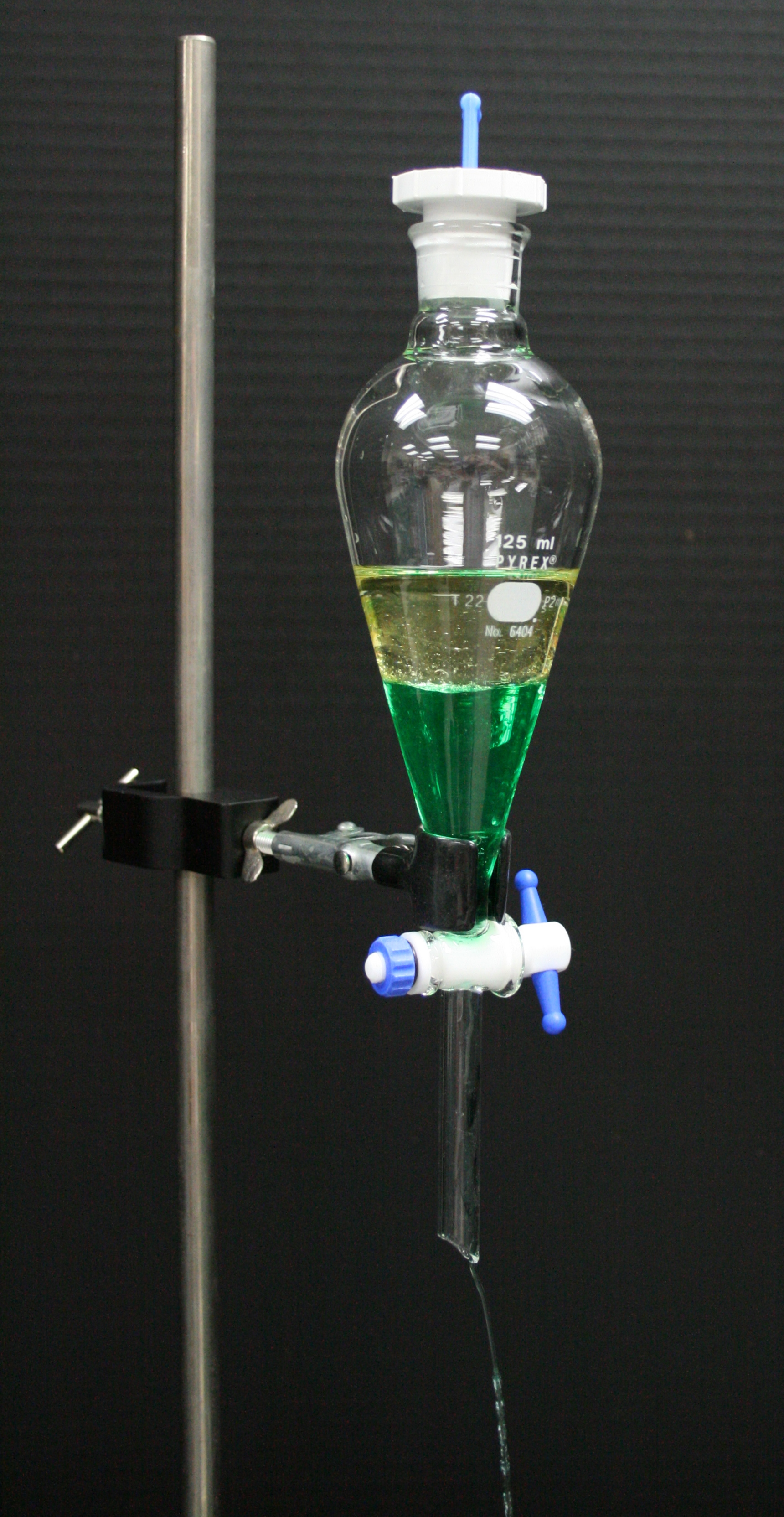 Separatory_funnel_with_oil_and_colored_water.jpg
