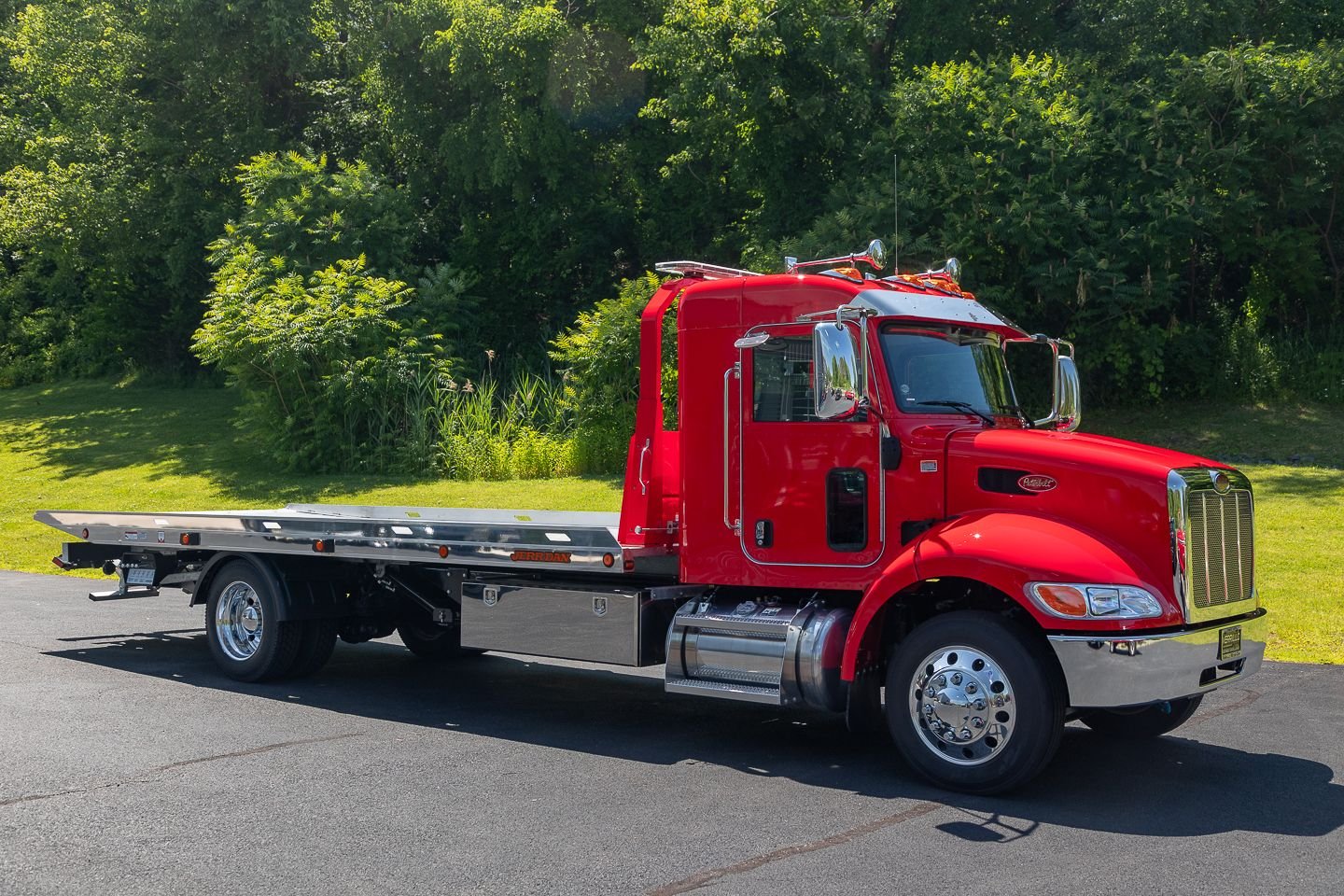 2023-peterbilt-337-ultra-cab-jerr-dan-carrier