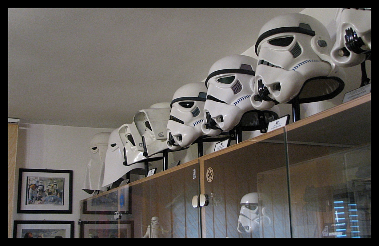 Helmet_display_06.jpg