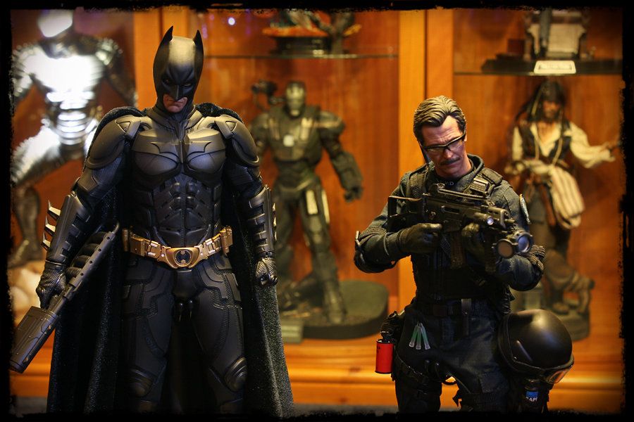 HotToysDX12Batman21.jpg