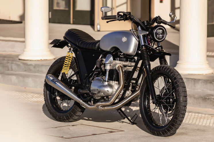 Custom Kawasaki W650 by Deus ex Machina