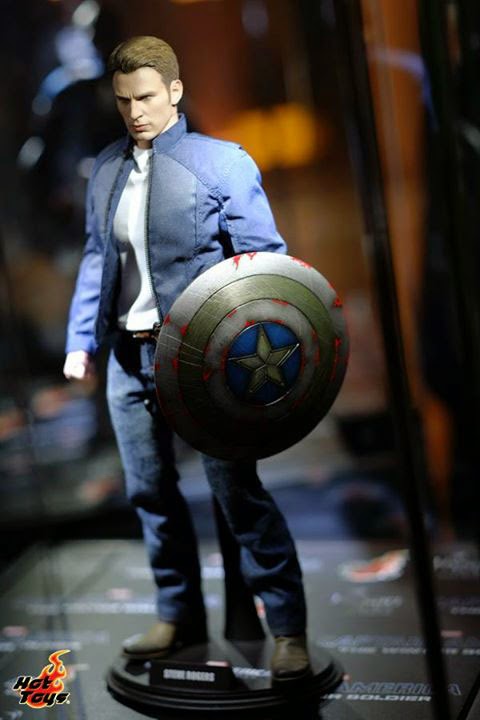 Captain-America-The-Winter-Soldier-Hot-Toys-02.jpg