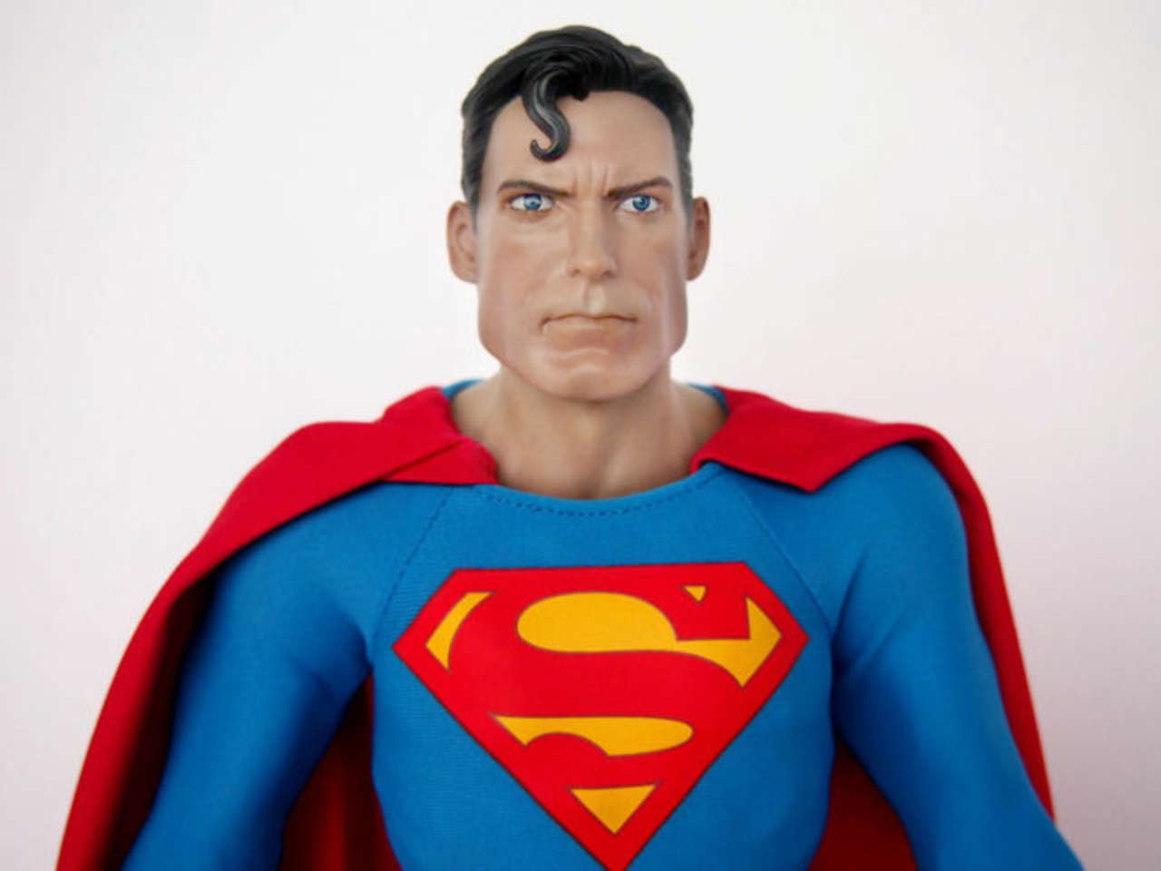 superman-hot-toys-1-115908-1280x0.jpg