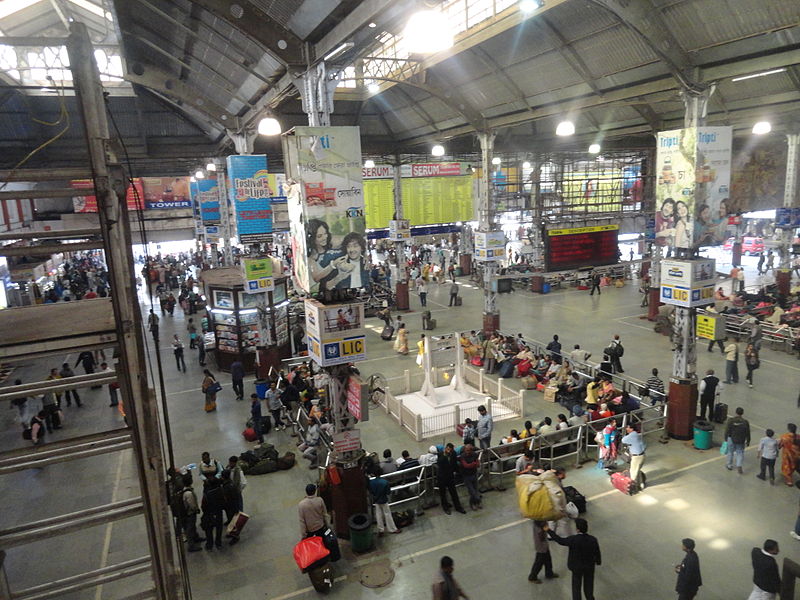 800px-A_view_from_Howrah_Railway_Station%27s_waiting_room.jpg