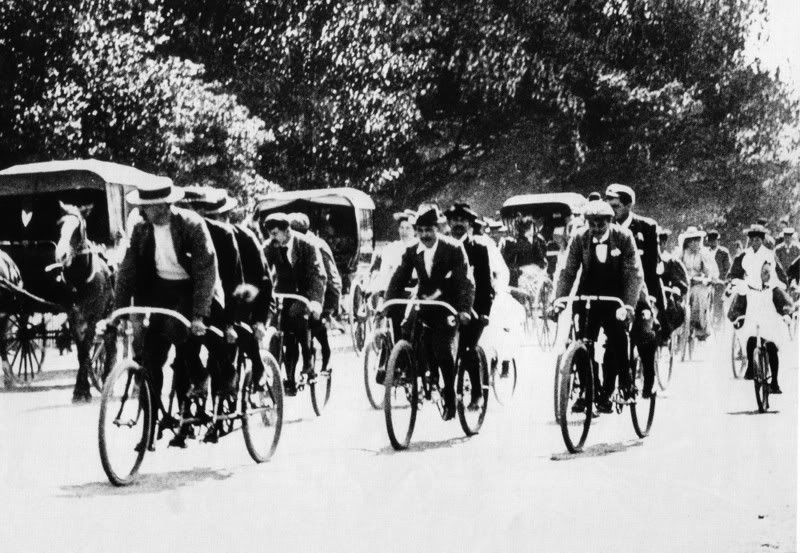 Cycling_in_Melbourne_1895.jpg