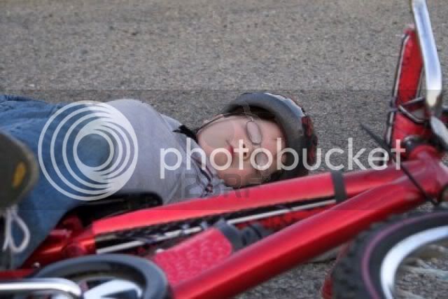 2504062-a-young-boy-who-has-crashed-his-bicycle.jpg