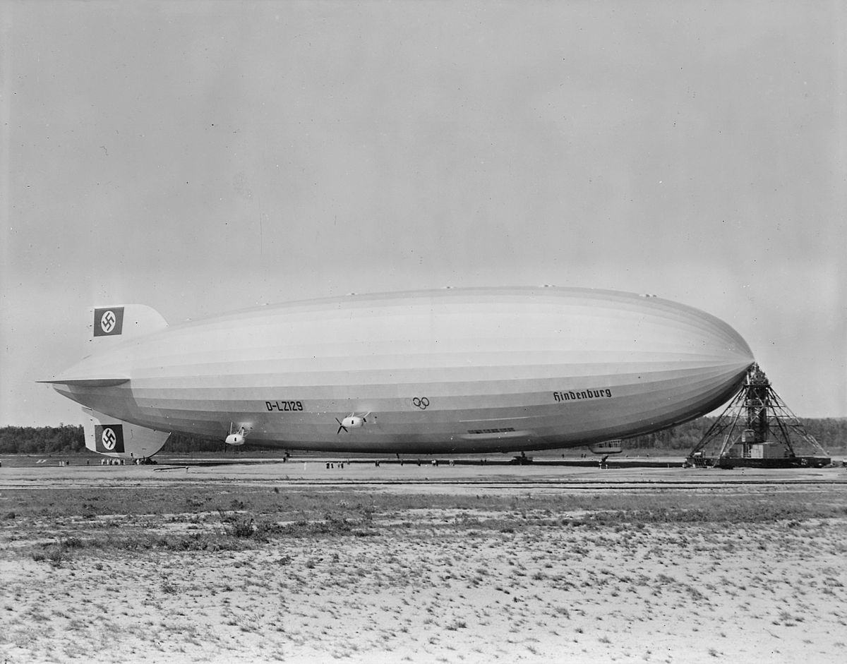 1200px-Hindenburg_at_lakehurst.jpg