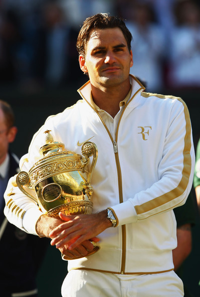 Roger-Federer-Wimbledon-2009-roger-federer-8176995-401-594.jpg