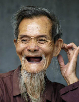 old-chinese-man-with-missing-teeth-2.jpg