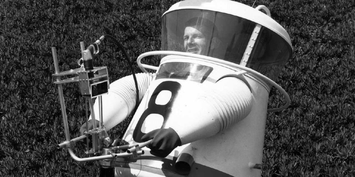 this-was-the-first-spacesuit-designed-for-astronauts-on-the-moon-and-it-looks-like-mr-stay-puft.jpg