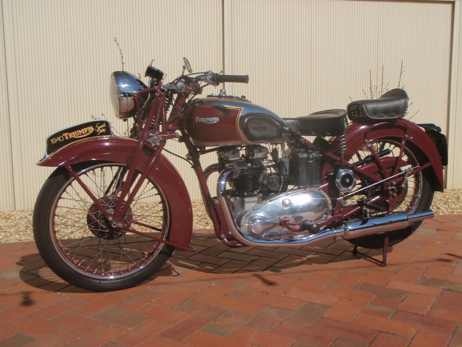 1940-triumph-speed-twin.jpg