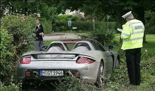 porsche-carrera-gt-crashed-hamilton.jpg