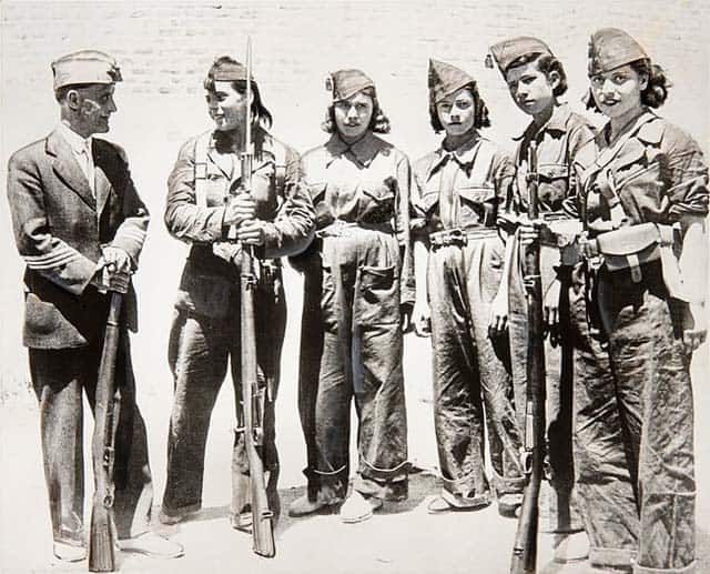 women-soldiers.jpg