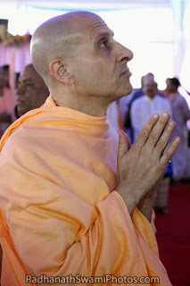 Radhanath-Swami-Praying-to-Krishna.jpg