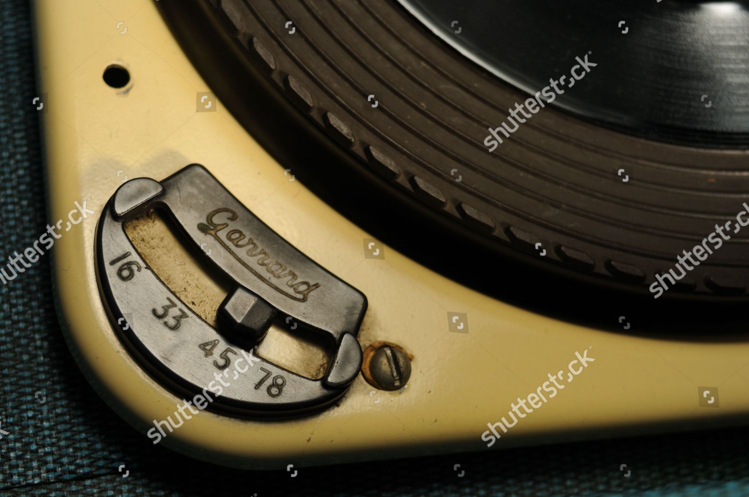 vinyl-45rpm-records-and-an-old-garrard-record-player-2008-shutterstock-editorial-819595k.jpg