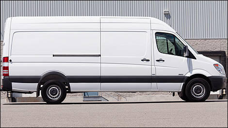 Mercedes-Benz-Sprinter-2012_i55.jpg