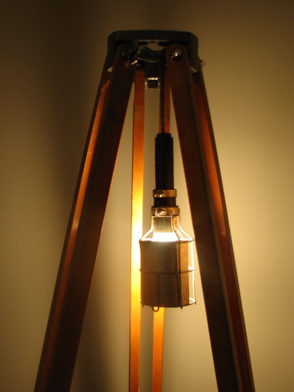 tripod-lamp-009.jpg