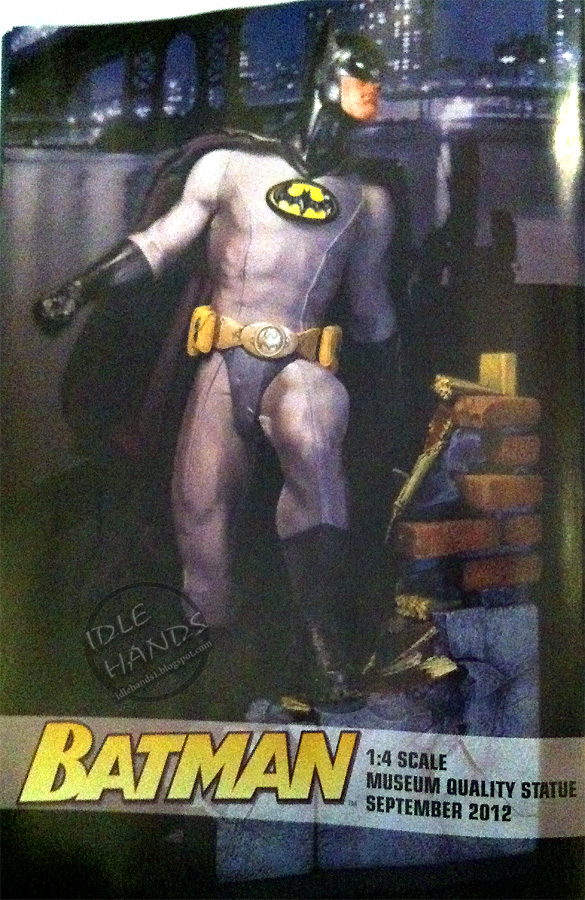 2012-01-25_173221_batman-museum-statue.jpg