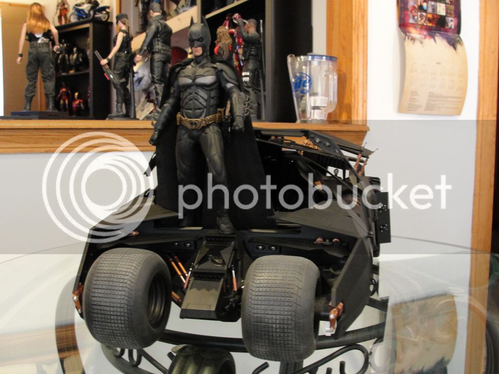 DX02BatmanandTheTumbler7.jpg