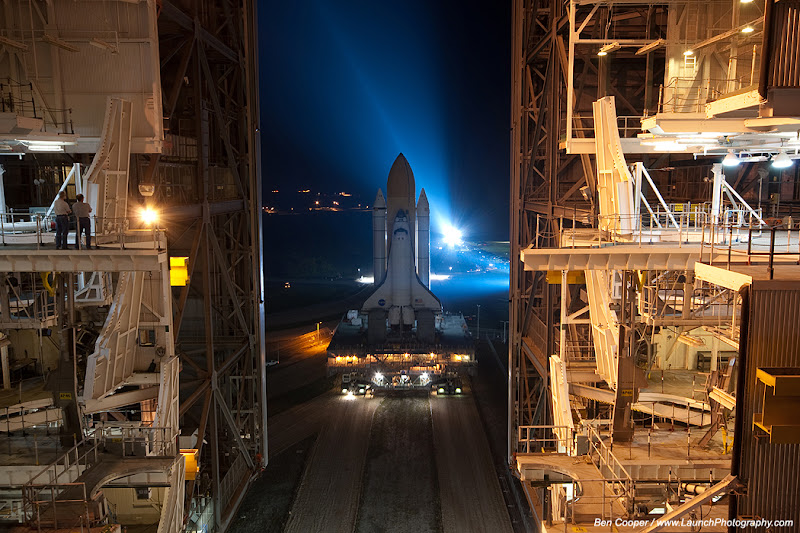 STS-132_rollout.jpg