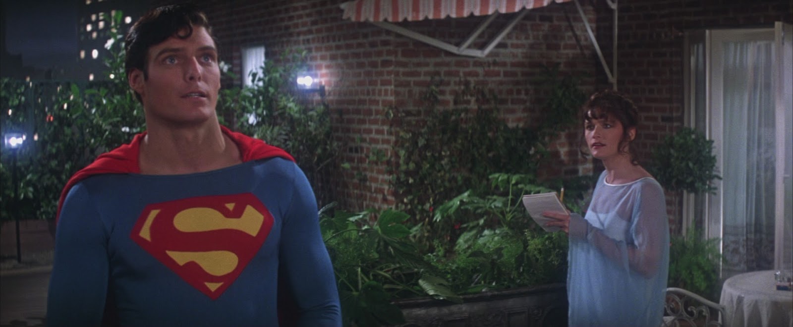 Superman+1978+Movie+Christopher+Reeve+as+Superman+and+Margot+Kidder+as+Lois+Lane+on+balcony.jpg