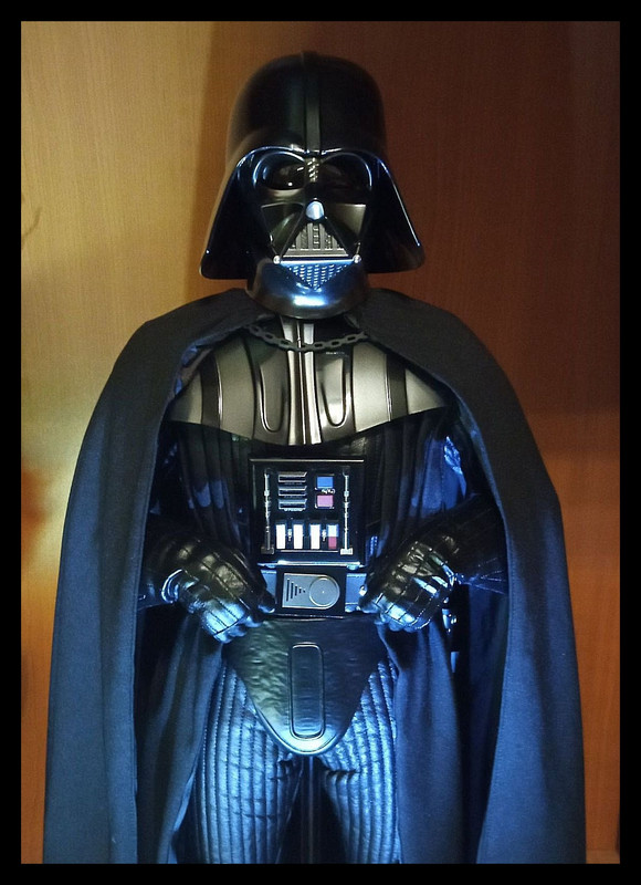Hot-Toys-Darth-Vader-Quarter-Scale-Figure-29.jpg