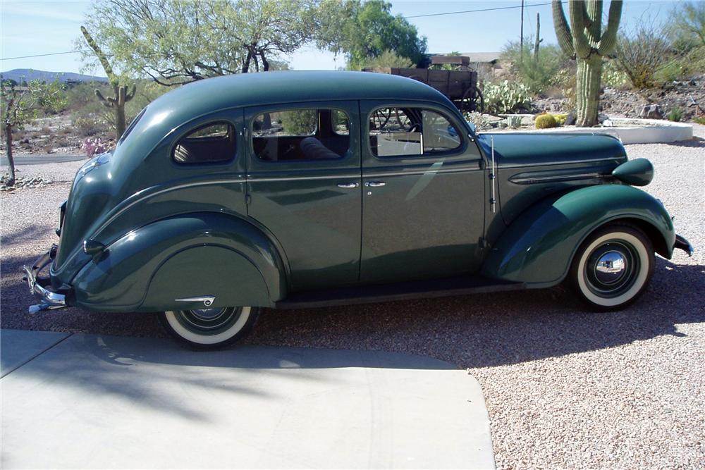 plymouth-deluxe-1937-4.jpg