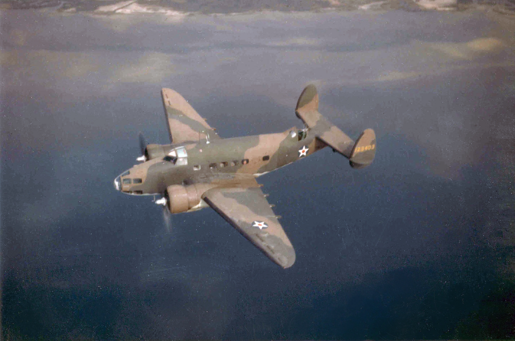 Lockheed_A-29_Hudson_USAAF_in_flight_c1941.jpg
