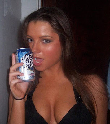 Hot+Chicks+with+Beer+Cans+_0.jpg