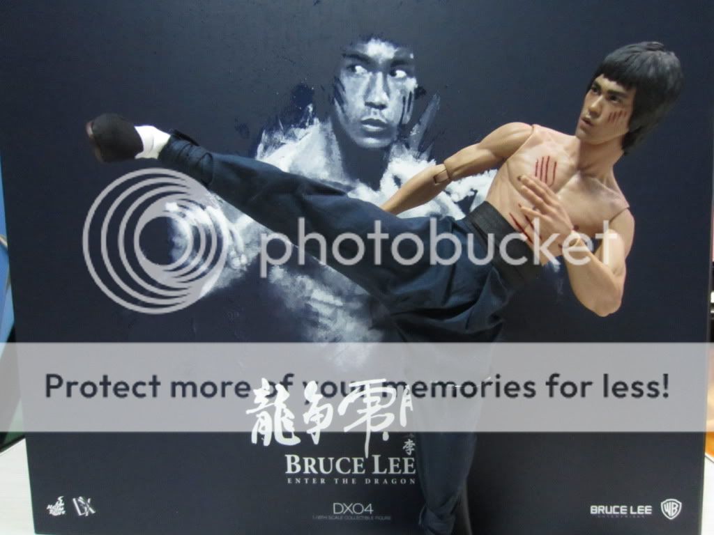 HotToysDX04-EntertheDragonBruceLee06.jpg