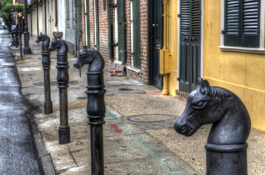 french-quarter-horse-head-hitching-post-greg-and-chrystal-mimbs.jpg