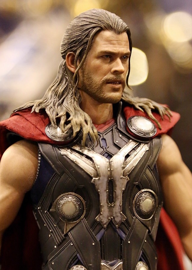 Hot-Toys-Thor-Avengers-Age-of-Ultron-Figure-Close-Up-e1419012762635.jpg