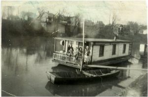 Jim-Hapneys-Charleston-Shantyboat-300x198.jpg