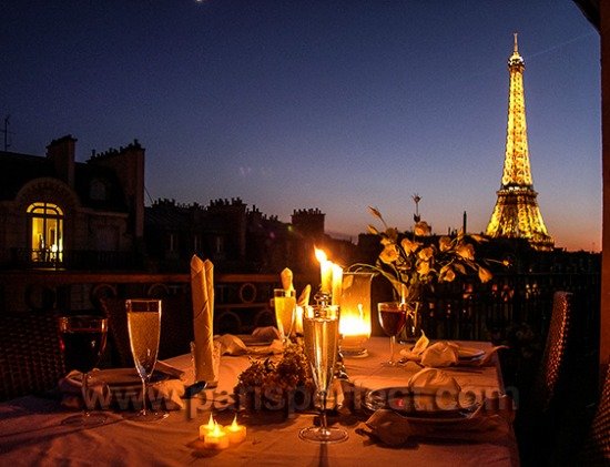 9-Dinner-in-Paris-with-Eiffel-view_webwk.jpg