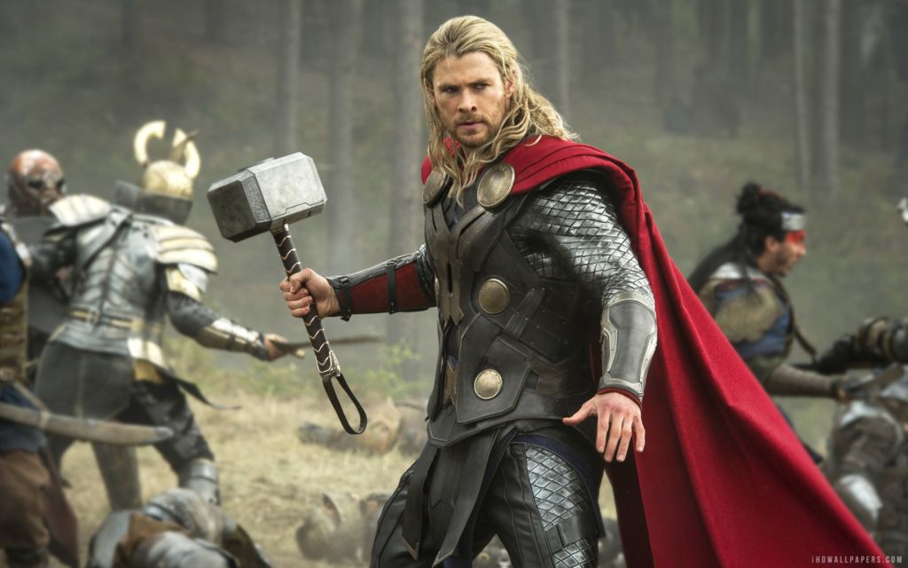 Thor-The-Dark-World-Thor-holding-hammer-in-mid-battle.jpg