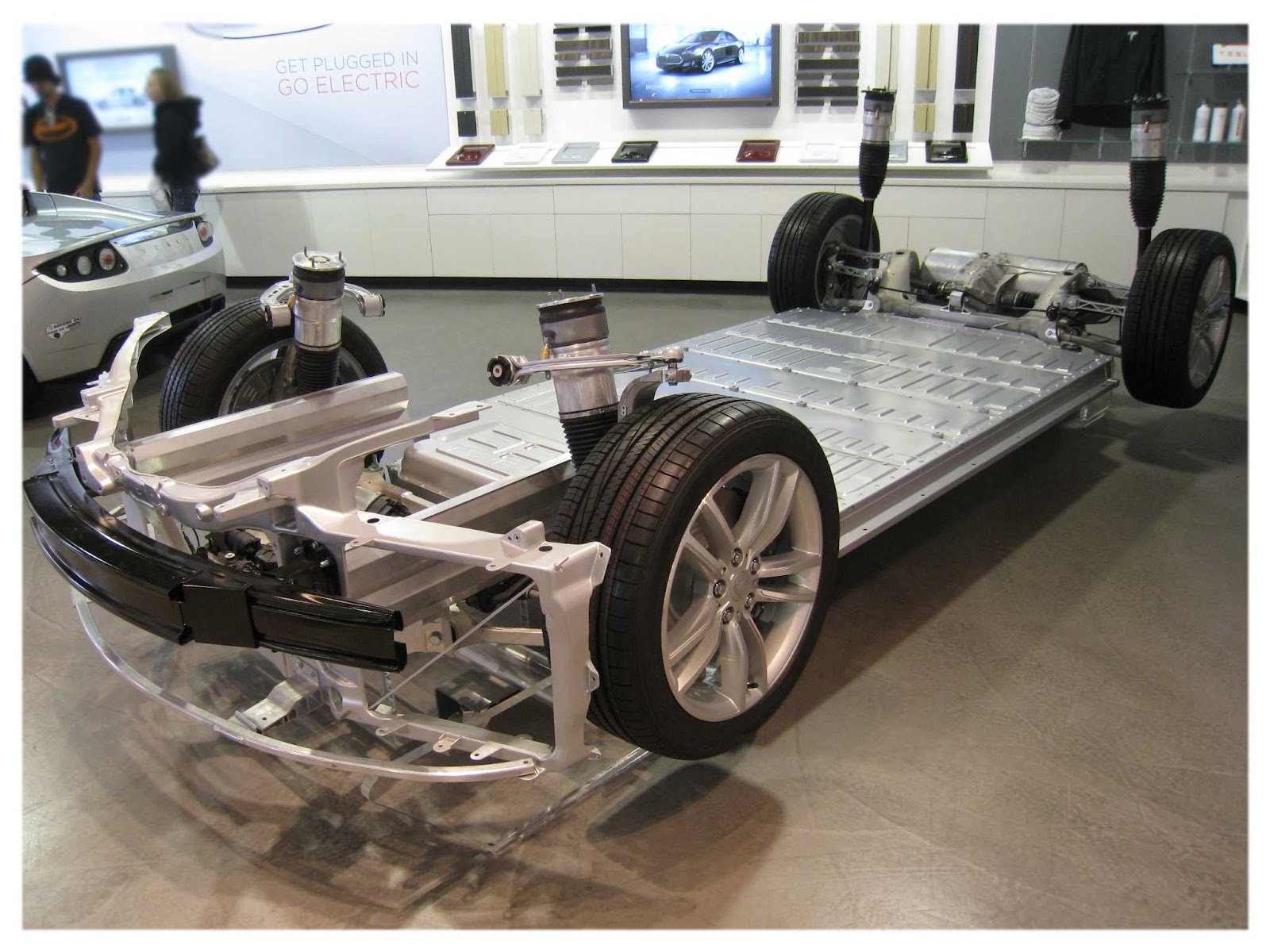 Tesla_Model_S_Chassis_Battery.jpg