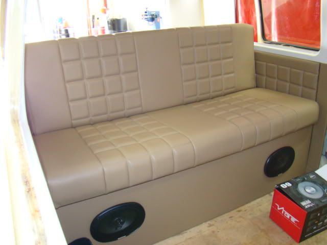 Businterior31310.jpg