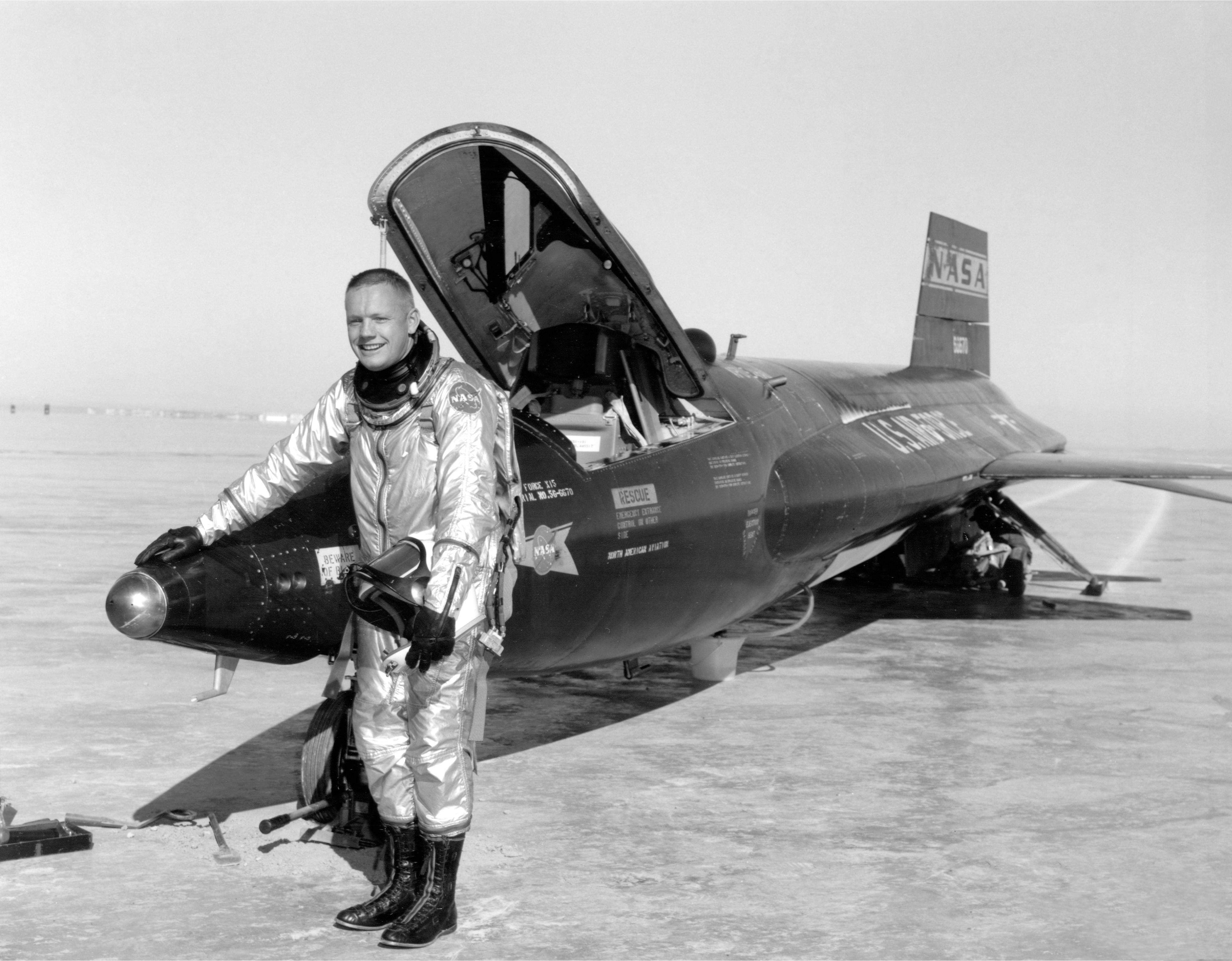 Pilot_Neil_Armstrong_and_X-15_-1_-_GPN-2000-000121.jpg