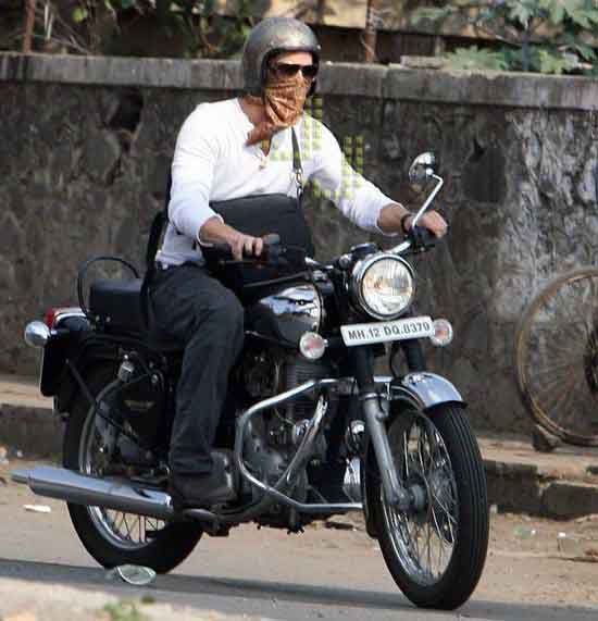 Brad-Pitt-Motorcycle-14.jpg