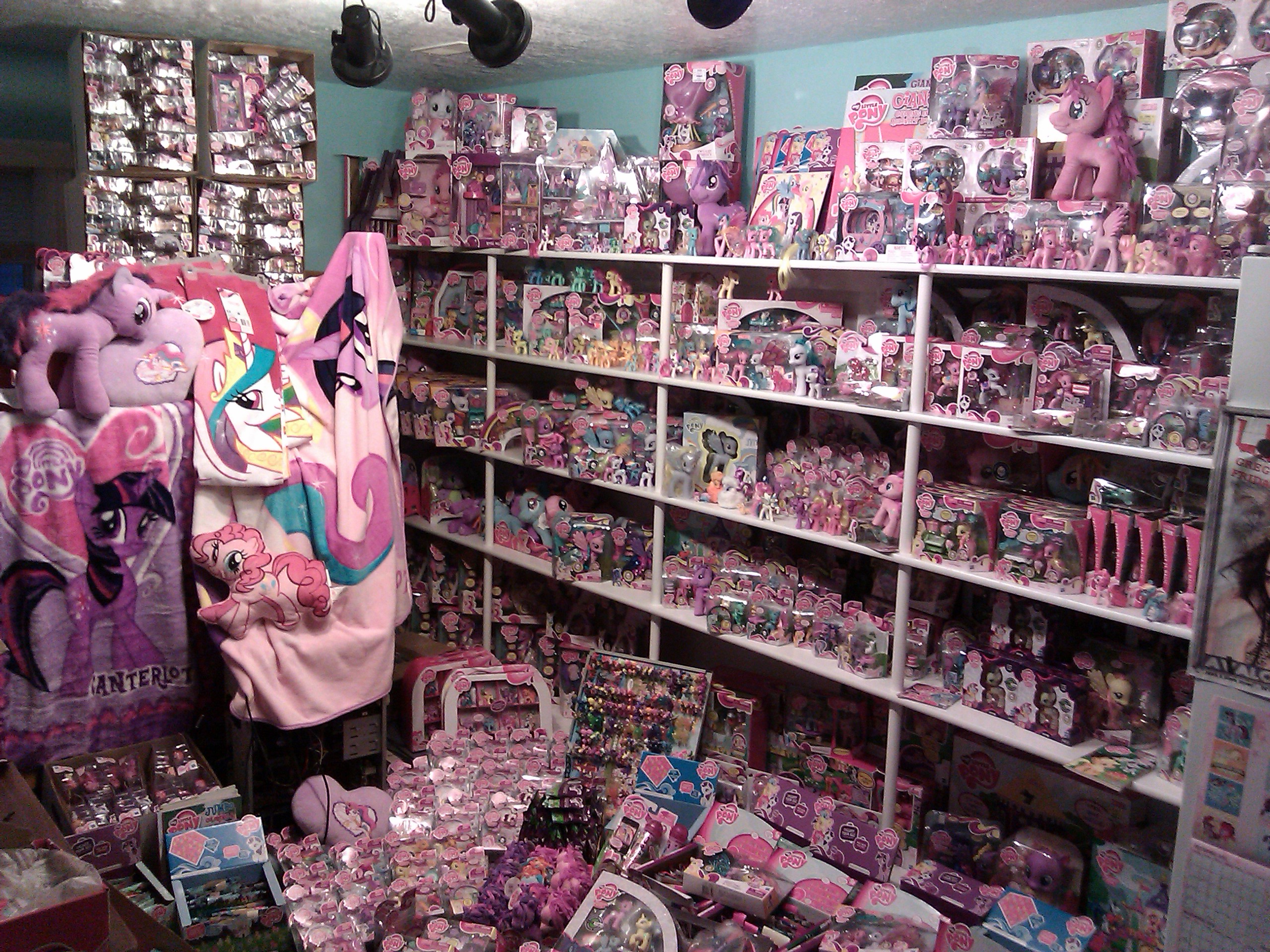 WAY-OVER-TOP-BRONY-ROOM-my-little-pony-friendship-is-magic-34181863-2560-1920.jpg