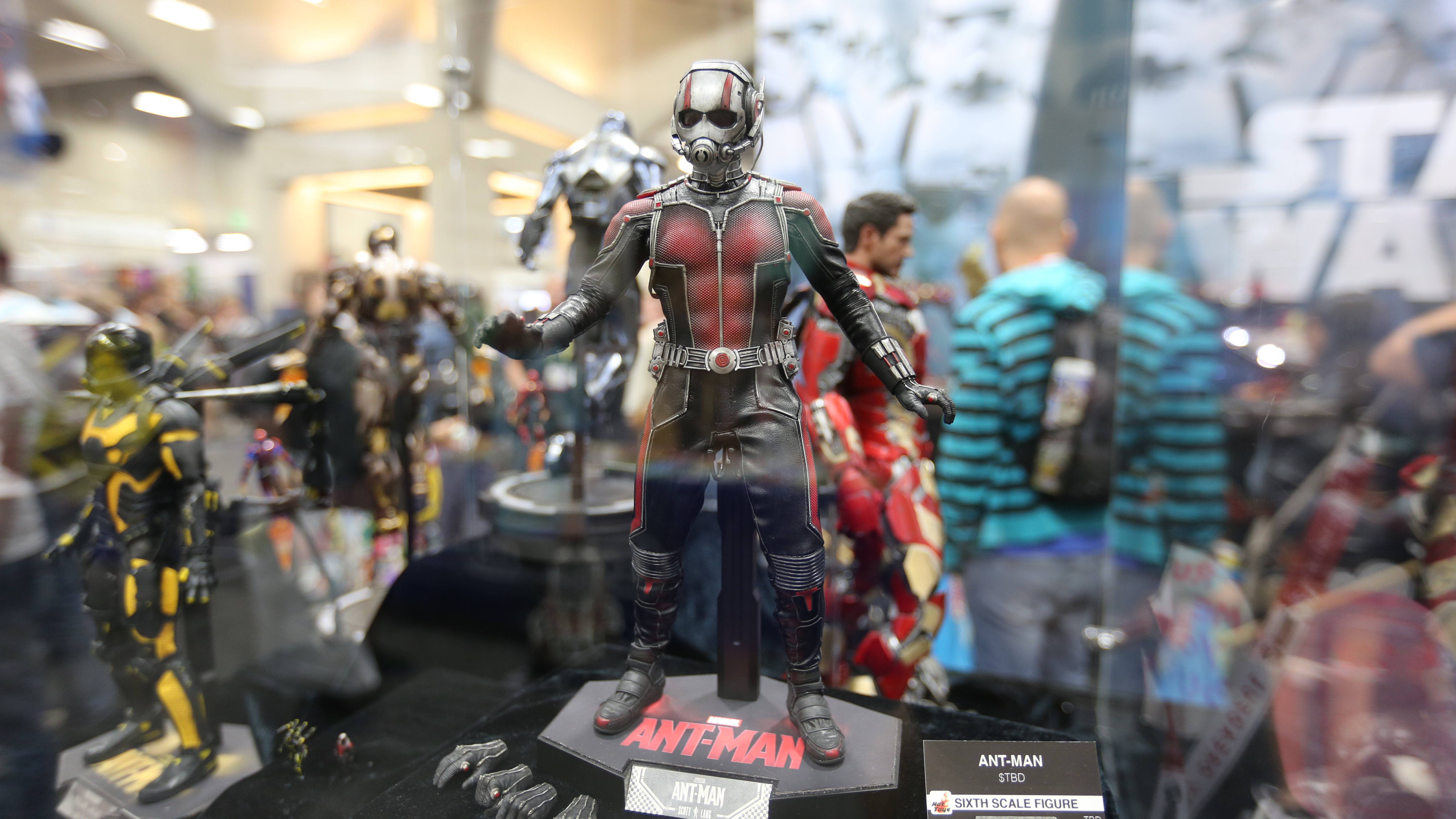 ant-man-hot-toys-sideshow-collectibles-booth-picture-comic-con-1.jpg