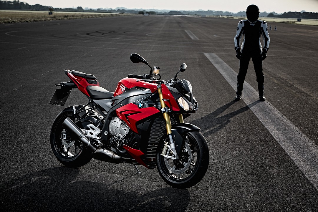 2014-bmw-s1000r-even-more-evil-than-the-rr-photo-gallery-720p-37.jpg