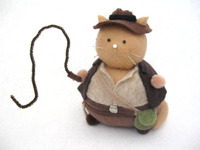 10_19_2012_indiana-jones-cat.jpg