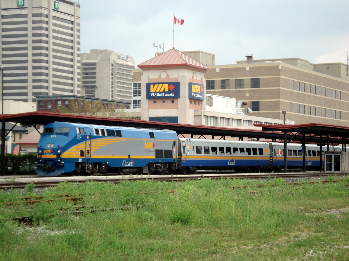 VIA_Rail_Train_London_Ontario.jpg