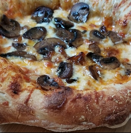 Mushroom-pizza.jpg