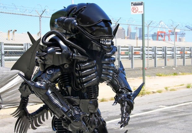 alien-xenomorph-costume-by-peter-kokis-2-620x432.jpg