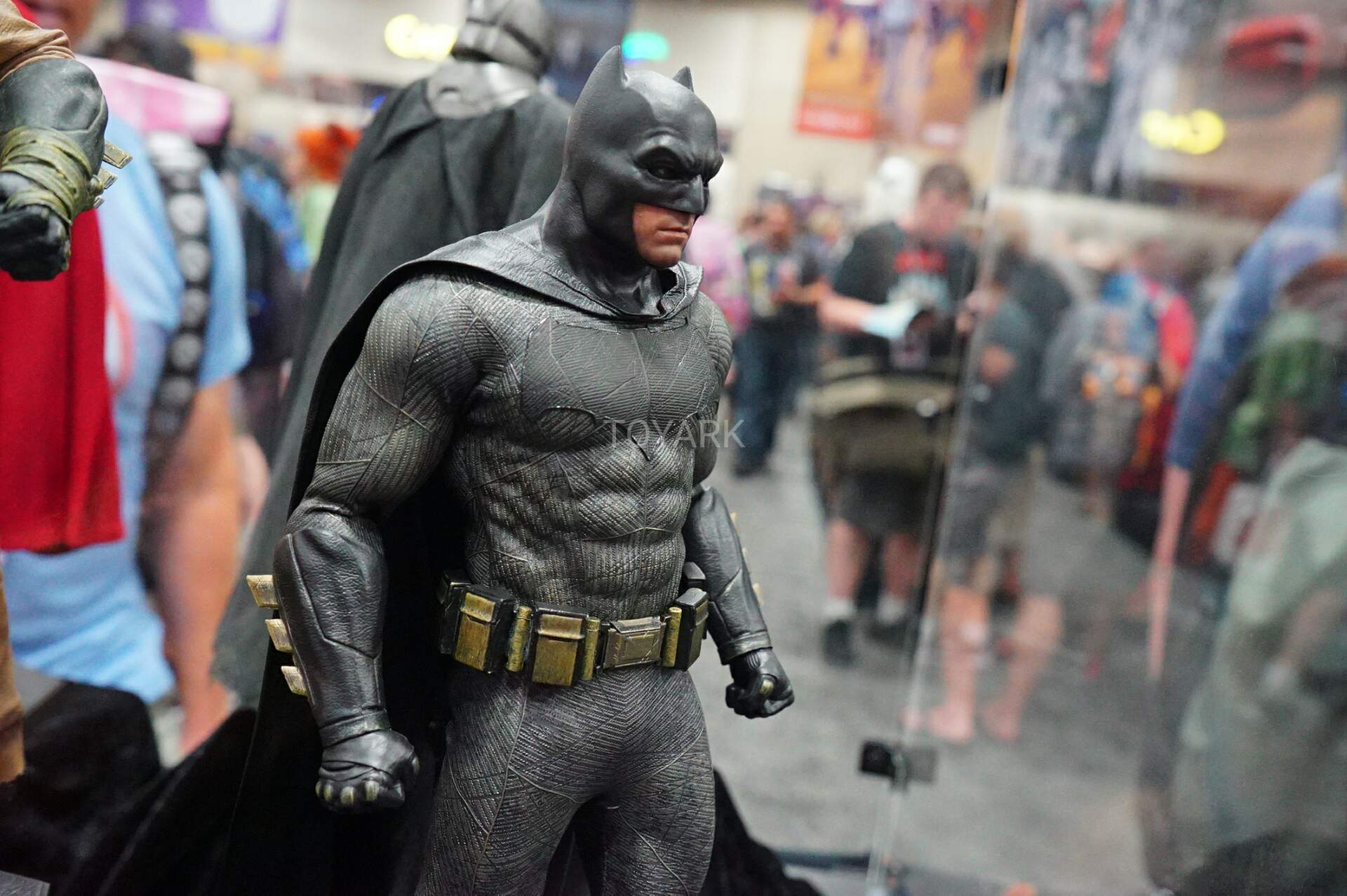 SDCC-2016-Hot-Toys-DC-Batman-v-Superman-014.jpg